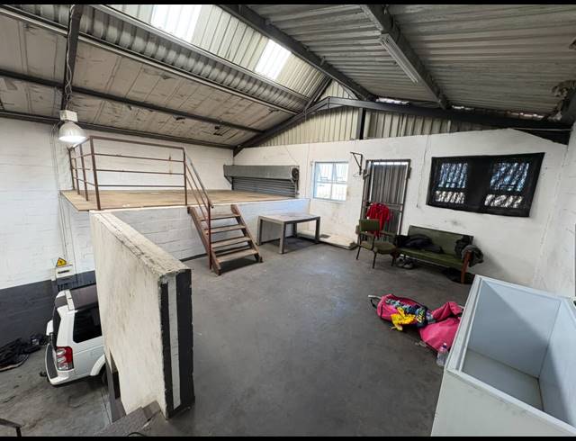 222M² WAREHOUSE TO LET IN GEORGE PARK